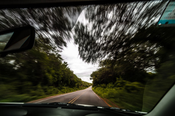 阿根廷萨尔塔的一辆汽车内长时间曝光的高速公路图片下载