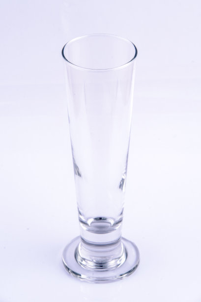 空酒杯白色背景上什么都没有。图片下载