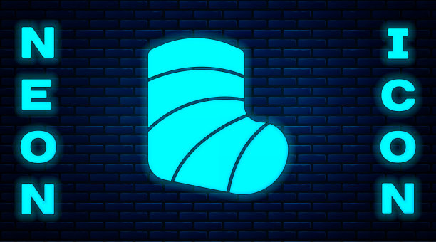 发光的霓虹灯石膏铸造医疗健康断腿图标孤立在砖墙的背景上。向量图片下载