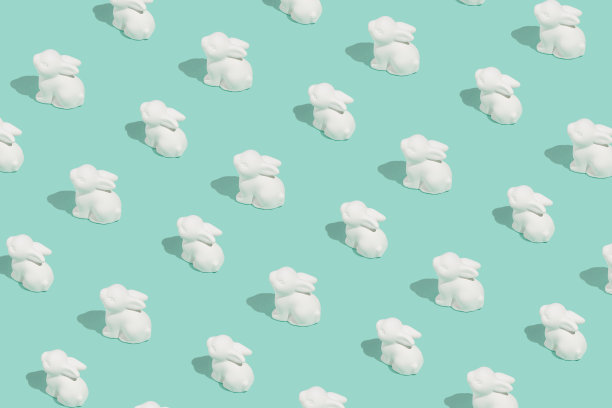 复活节图案组成白色复活节兔子在柔和的背景。最小的假日概念图片下载