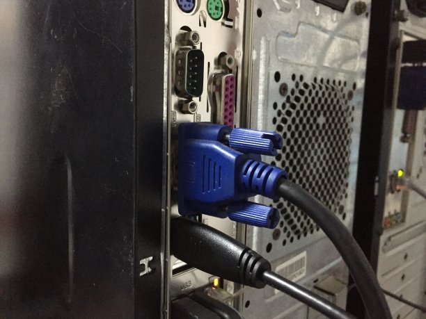 CPU后面板已连接线缆图片下载