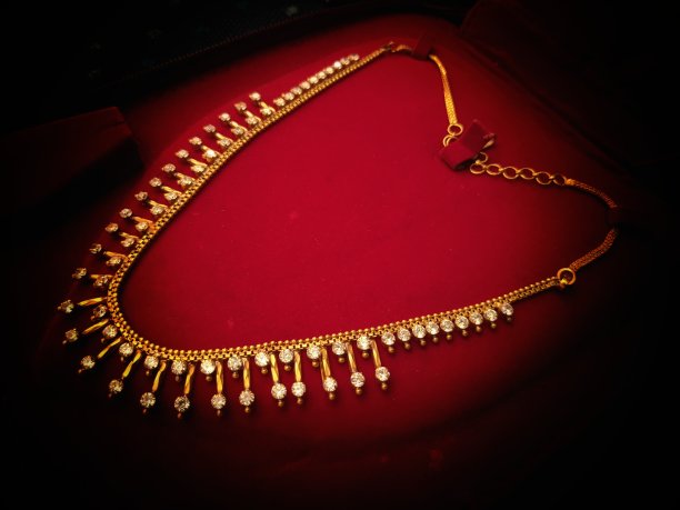 饰品金，首饰陈列，人体模型金项链，印度。图片下载