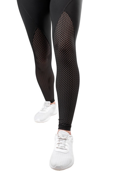 一个女人的脚穿着黑色的打底裤和白色的运动鞋，孤立的白色背景。图片下载