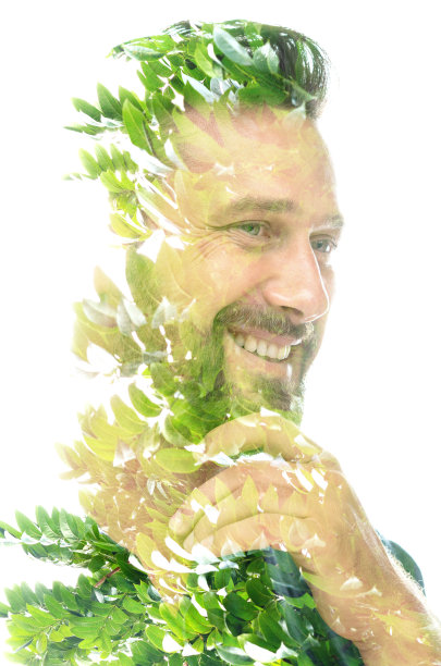 一张笑容满面的男人的双重曝光照片图片下载