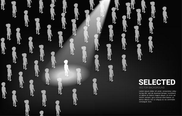 男孩和女孩的剪影在聚光灯下在一群云。图片下载