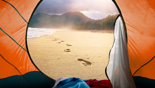 在海滩上露营图片下载
