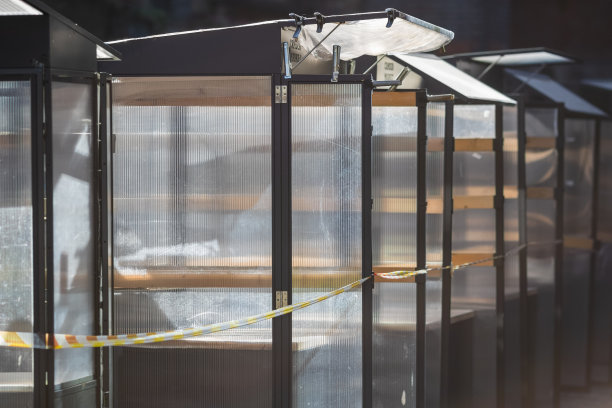 在伦敦国家封锁期间，卡姆登市场的摊位被关闭图片下载