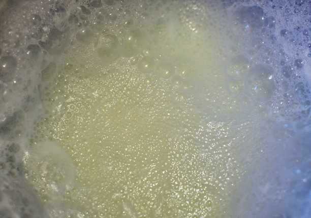 高分辨率美丽的天然牛奶飞溅。可以作为背景吗图片下载