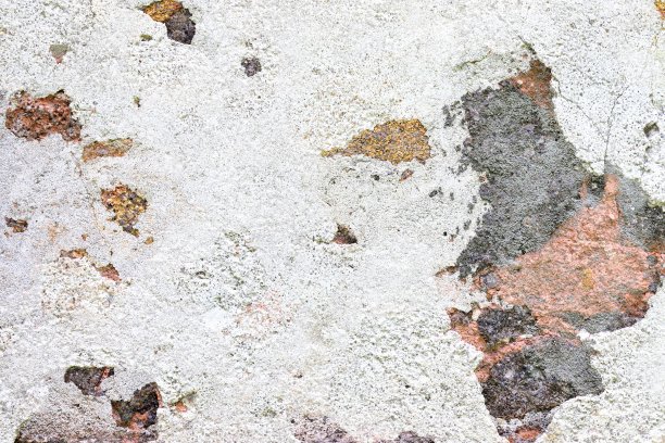近距离观看白色老化混凝土墙裂缝和许多结构图片下载