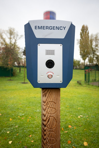 城市公园户外紧急按钮图片下载