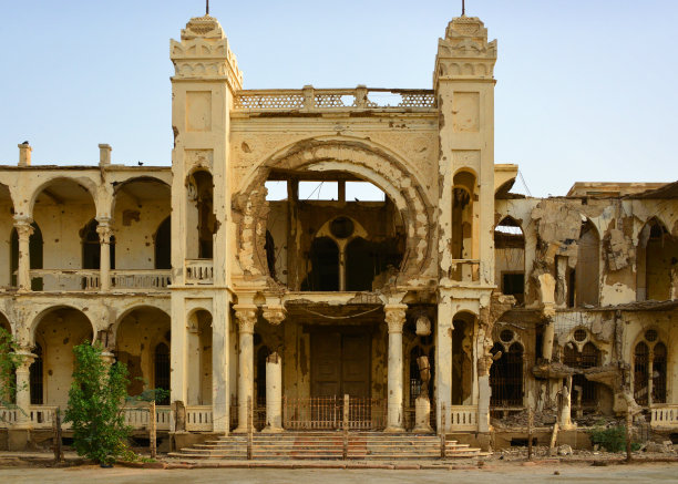 意大利银行的破旧建筑(1928年)，马萨瓦老城，厄立特里亚图片下载