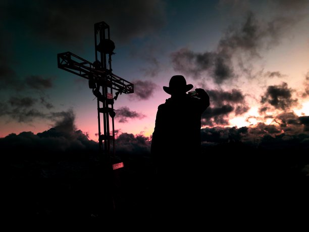 山顶上的日落图片下载