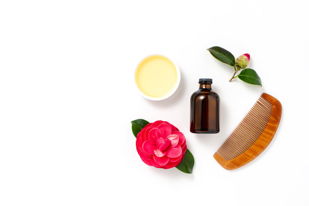 护发用的茶花油和发油。图片下载