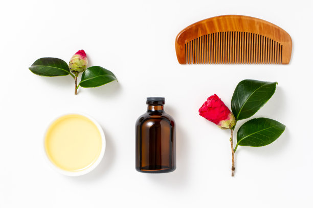 护发用的茶花油和发油。图片下载