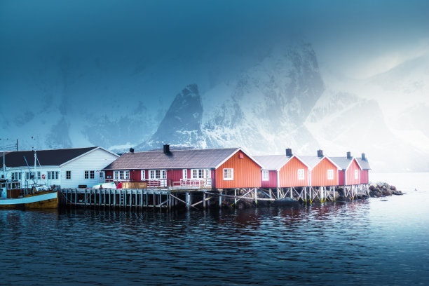 挪威罗浮敦群岛，春天的哈姆诺伊渔村图片下载