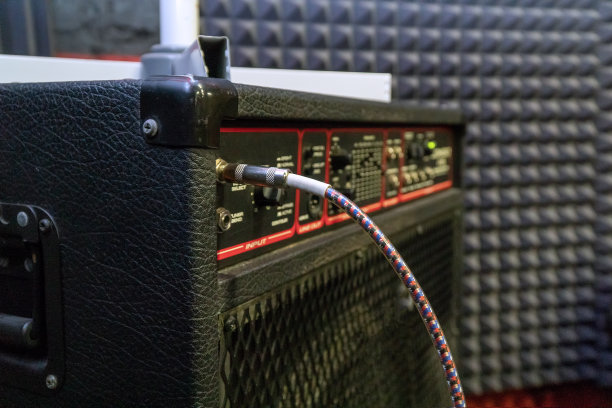 吉他组合放大器与插孔电缆图片下载