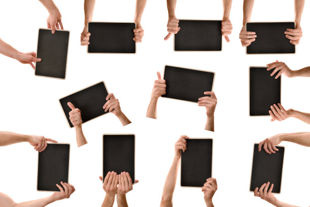 收集用双手抓黑板的白色孤立背景图片下载