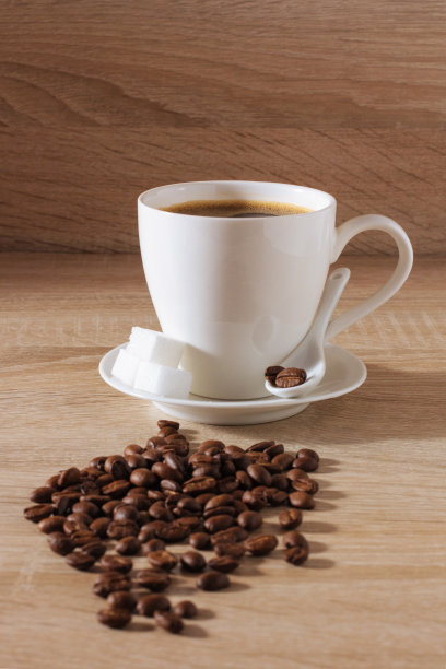 白杯咖啡，咖啡豆图片下载