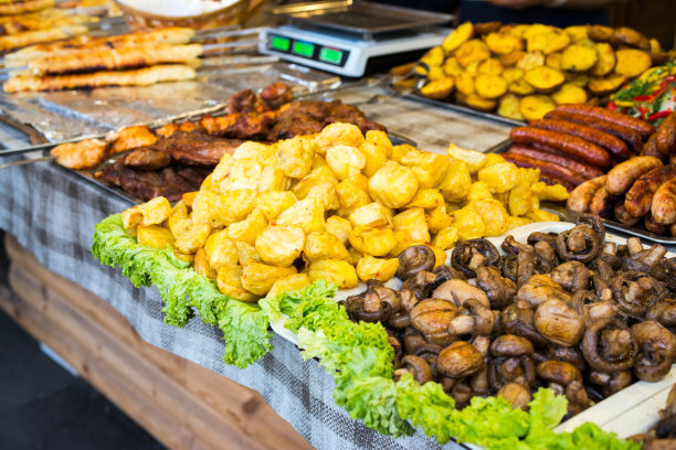 土豆配蘑菇和肉图片下载