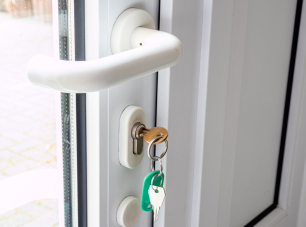 白色的店门带钥匙图片下载