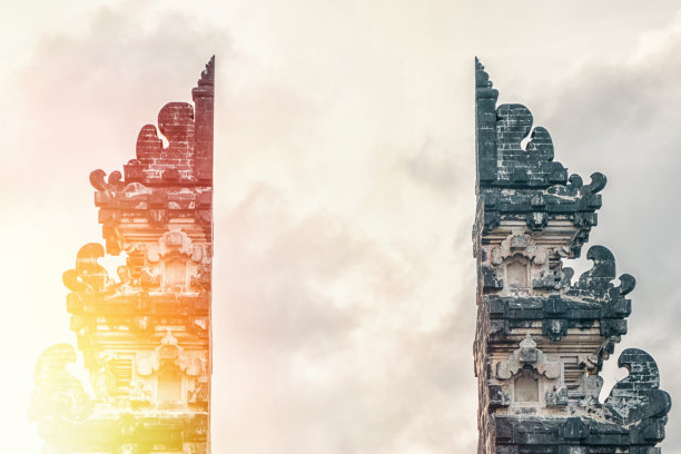 印度尼西亚巴厘岛的Lempuyang寺。阳光和特写图片下载