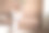 一个穿着粉色丝绸睡衣、戴着睡眠面罩的年轻女子愉快地坐在沙发上。图片下载