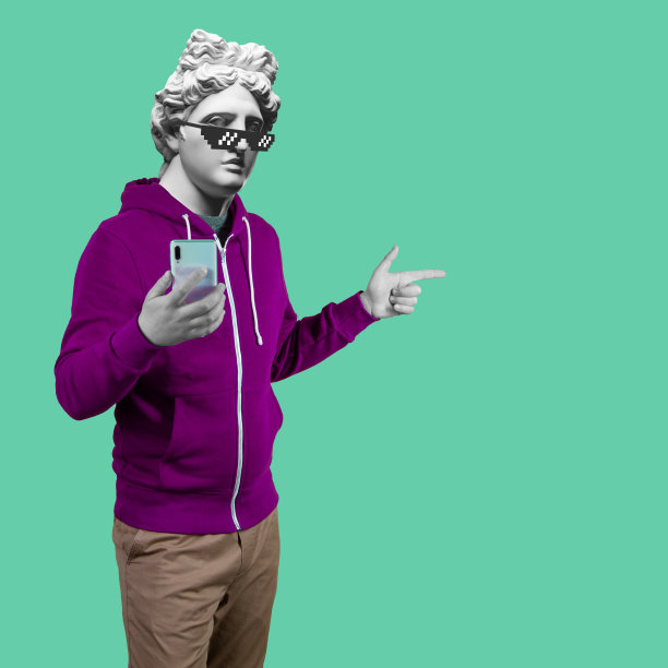 现代艺术拼贴。概念肖像的一个人拿着移动智能手机的石膏头的阿波罗。图片下载