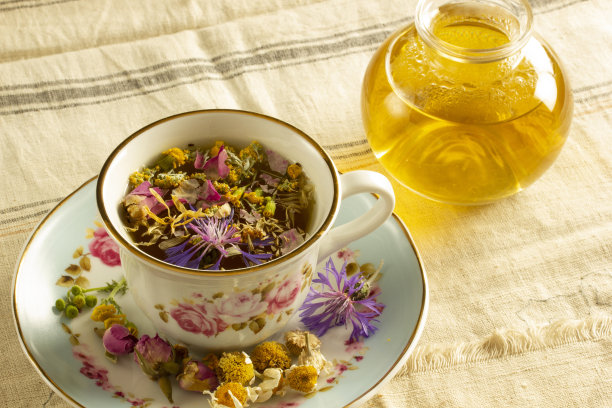 由各种花制成的花草茶图片下载