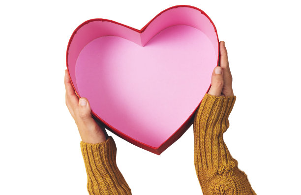 手持打开的心型盒子孤立在白色背景图片下载