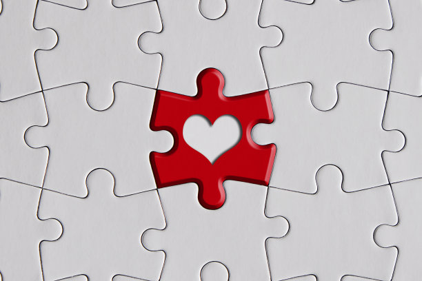 红色的心形拼图图片下载