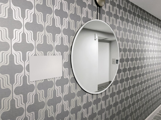 带大镜子的走廊图片下载