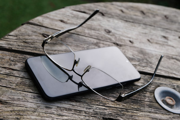 智能手机和眼镜图片下载