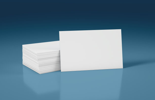 堆叠的名片与前面的名片为您的设计，蓝色的背景图片下载