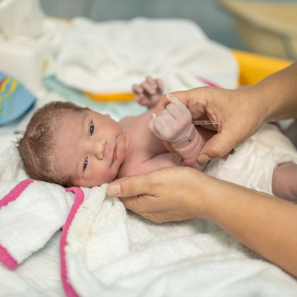 新生儿淋浴后图片下载