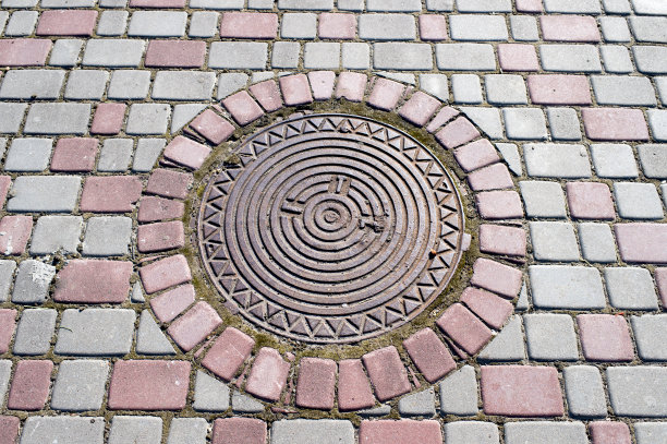 街道的金属舱口图片下载