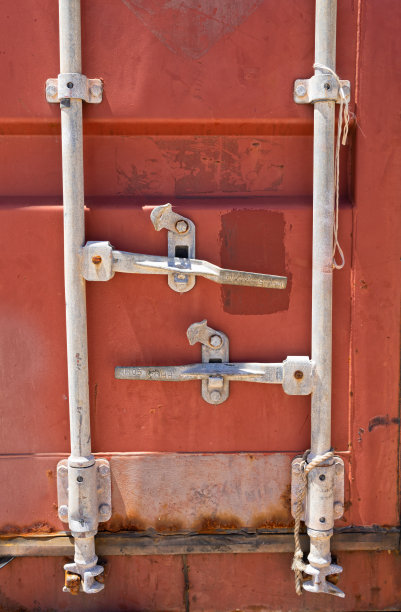 带有把手的红色集装箱门图片下载