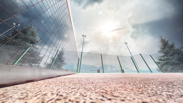 网球网底观。阳光直接照射在镜头上。网球场。特写镜头。体育运动图片下载