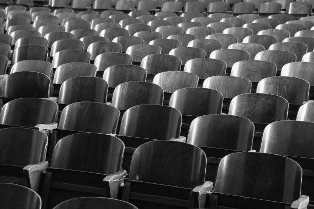 旧木头座位图片下载