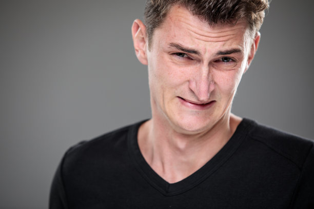 一个年轻人的恐惧，焦虑，悔恨，迷茫图片下载