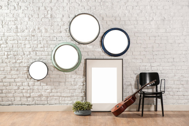 砖墙和框架吉他与现代椅子时间概念图片下载