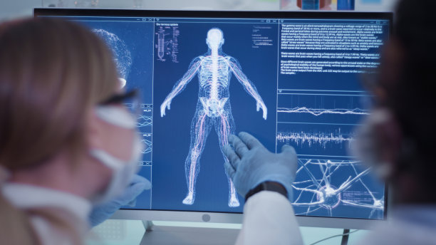 不同的医生在实验室工作。研究人类骨骼和DNA样本图片下载