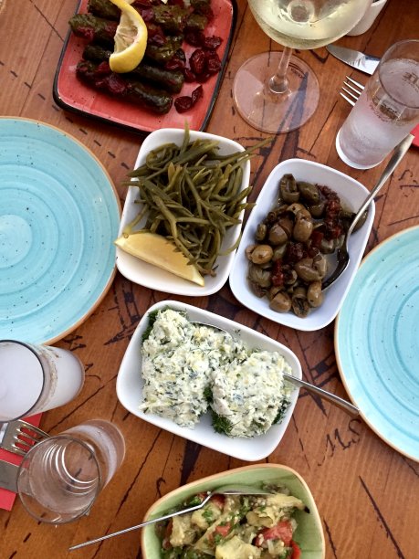 博德鲁姆,土耳其。在土耳其餐厅用餐图片下载