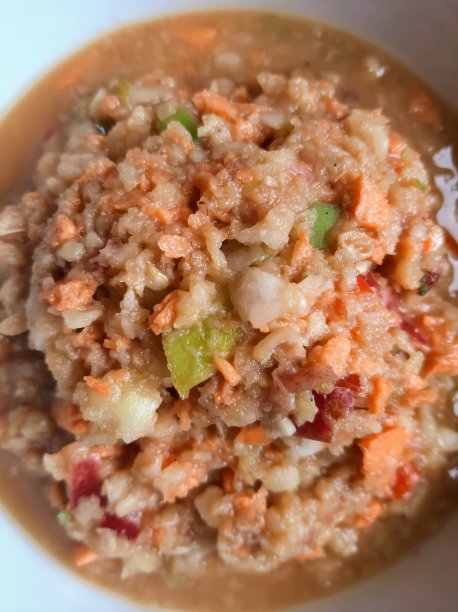 Rujak bebek或Rujak tumbuk或捣碎的水果沙拉在一个白色的碗图片下载