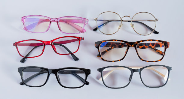 现代眼镜，闪亮的框架，阅读日常生活。图片下载