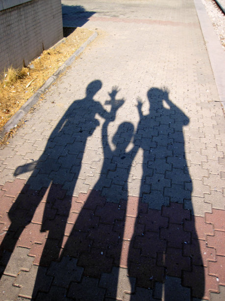 城市街道上人们的近距离阴影图片下载