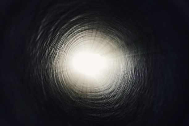 隧道尽头的光图片下载