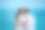 一对穿着婚纱的漂亮夫妇在海上礁石上。只是从后面看结婚。图片下载