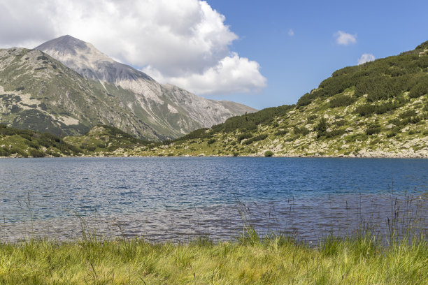 保加利亚皮林山的Fish Banderitsa湖图片下载