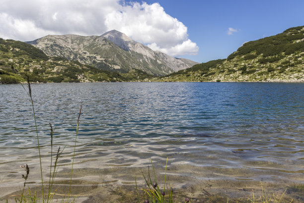 保加利亚皮林山的Fish Banderitsa湖图片下载