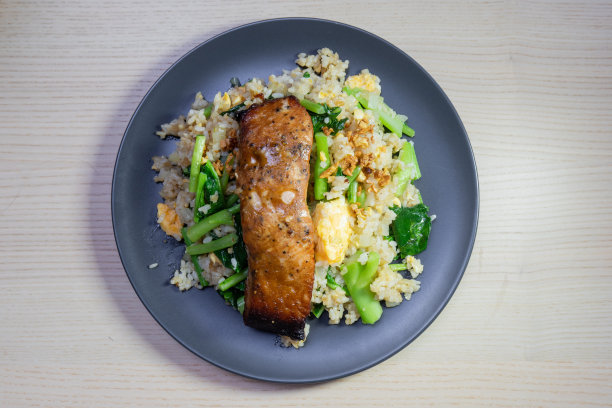 烤三文鱼配米饭图片下载